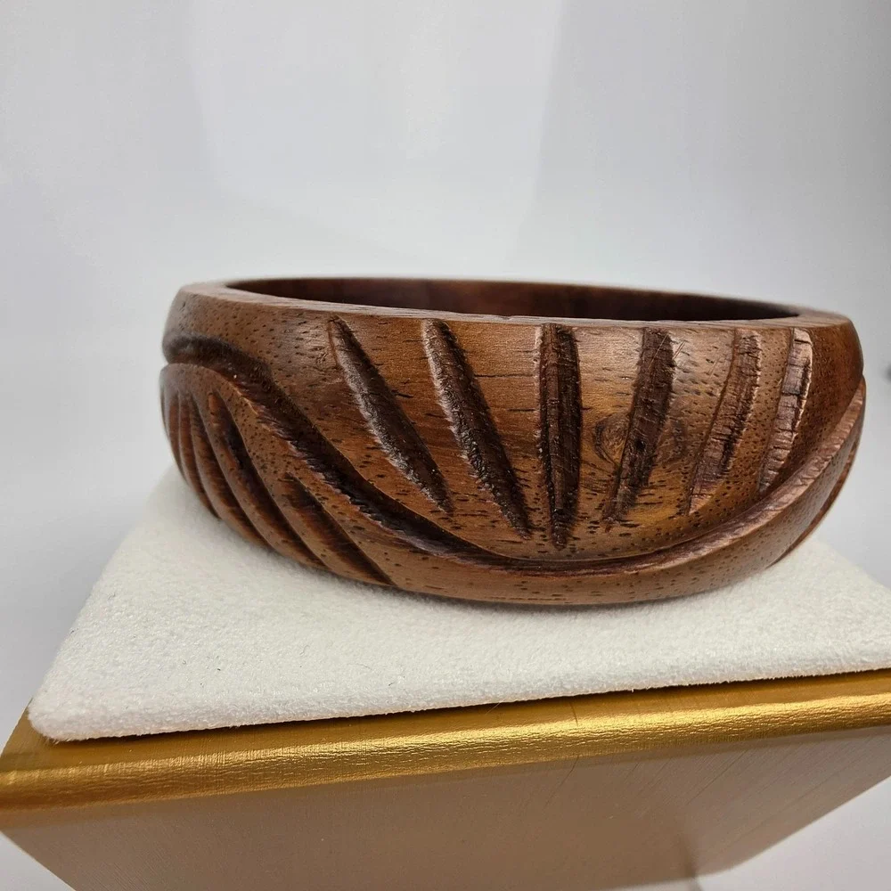 Carved Wood Bangle Bracelet Chunky Sunburst Scalloped Edge Vintage